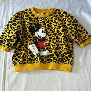 ⭐️ Disney - short sleeve leopard print Mickey Mouse crop sweater. Size S